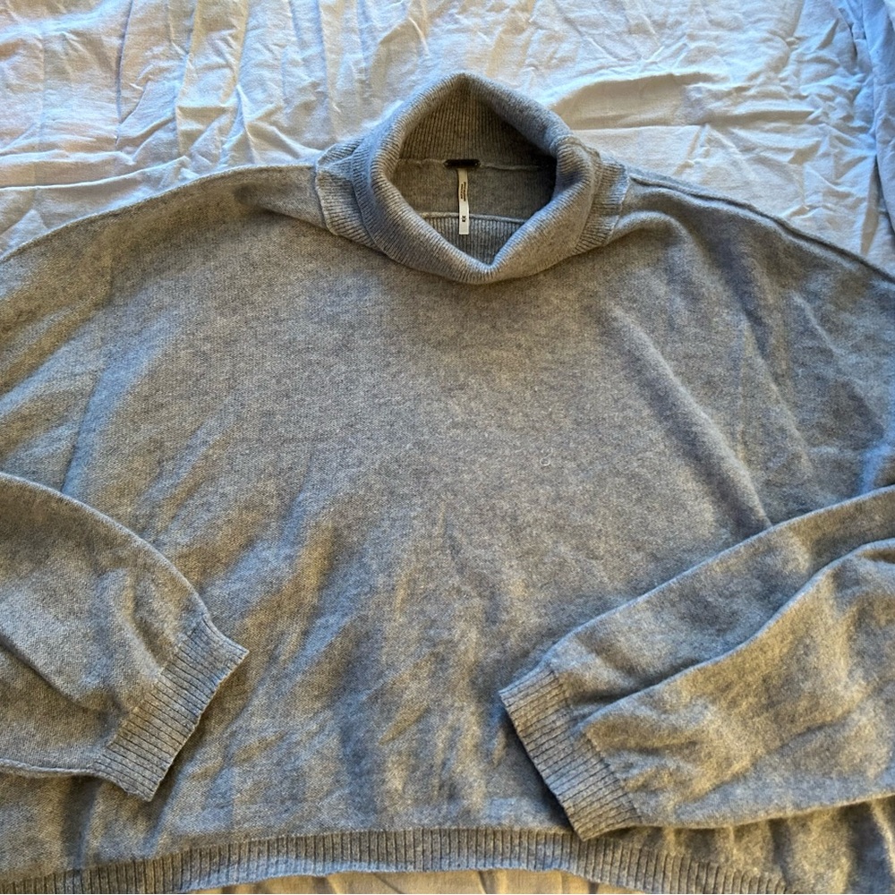 Free People 100 percent Cashmere Cropped Turtleneck Sweater Size Medium